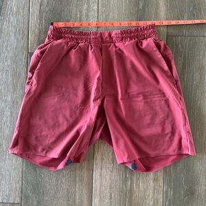 Lululemon men’s 7” channel cross athletic shorts size small
Terra cotta